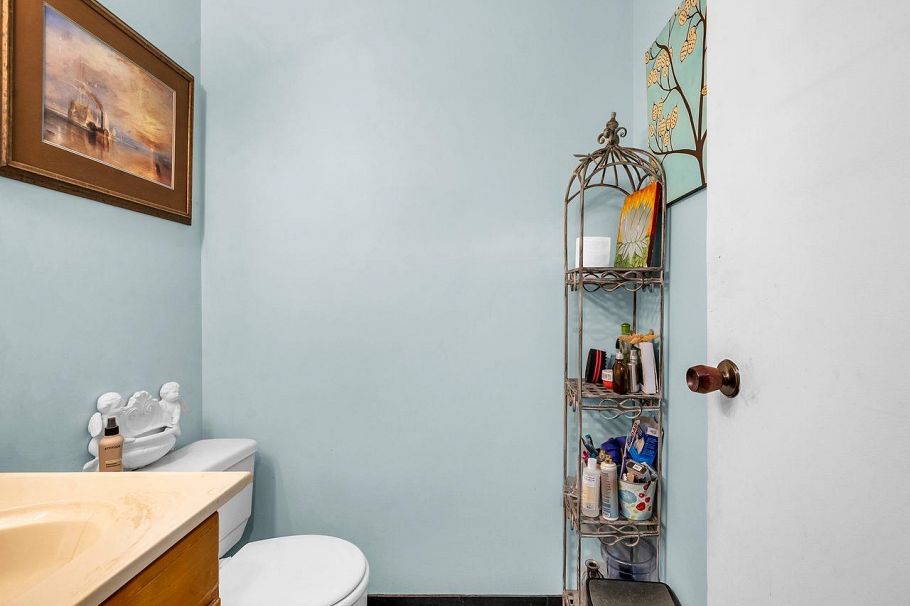 1330 W 7th Avenue Vancouver, BC - 31