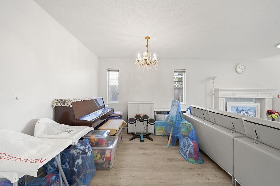 1855 E 53rd Avenue Vancouver, BC - 6