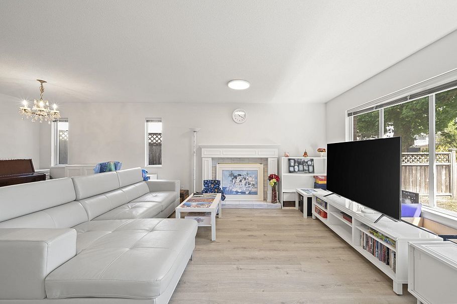 1855 E 53rd Avenue Vancouver, BC - 4