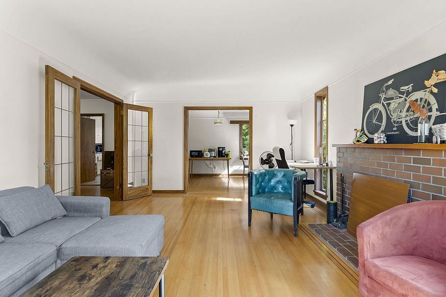 4691 W 5th Avenue Vancouver, BC - 9