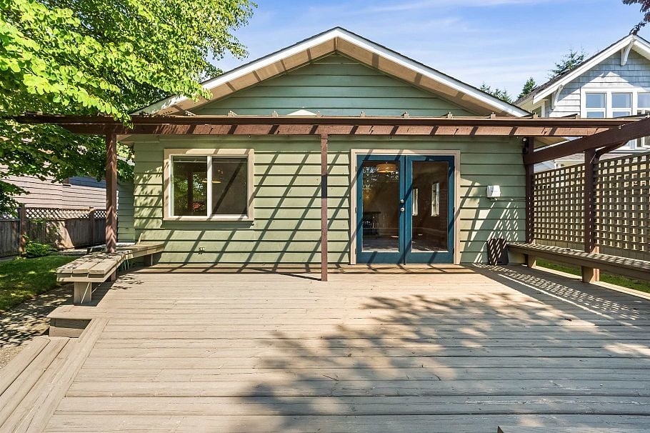 1116 W 20th Street North Vancouver, BC - 3