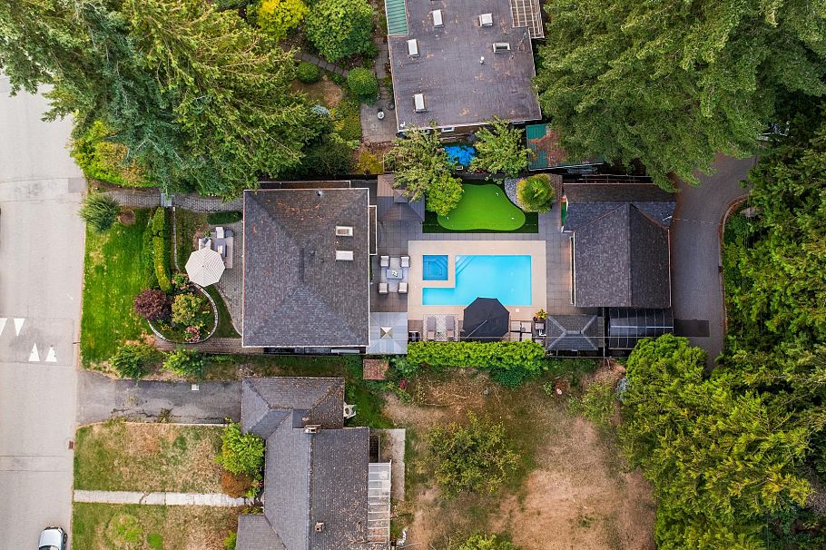 1018 W 19th Street North Vancouver, BC - 3