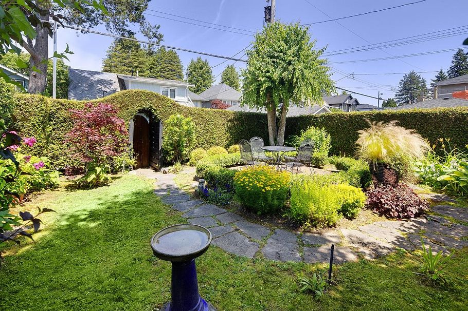 3963 W 18th Avenue Vancouver, BC - 3