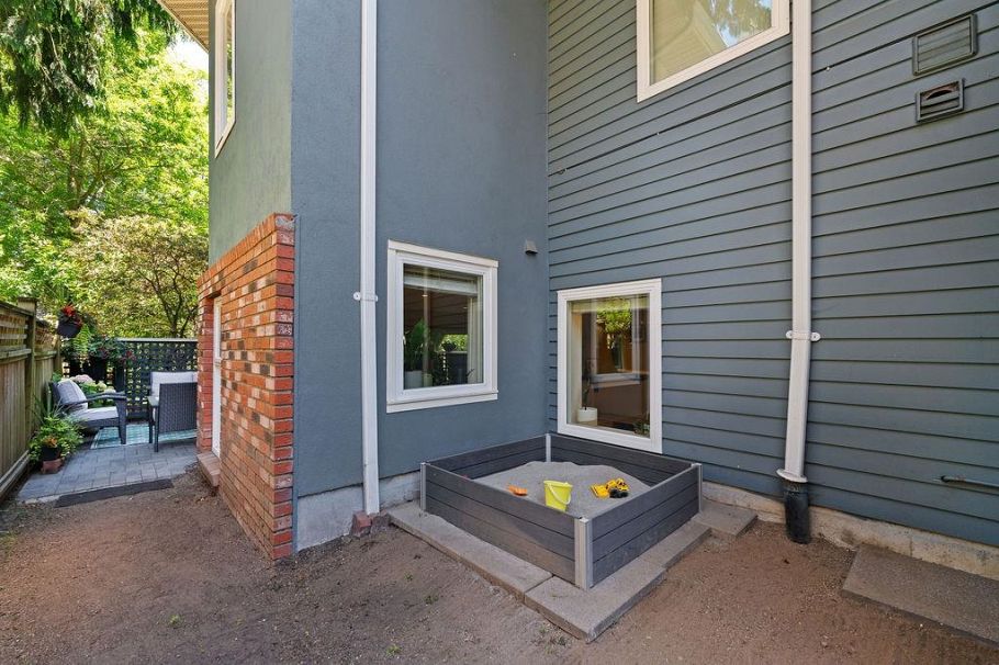 218 W 15th Avenue Vancouver, BC - 20