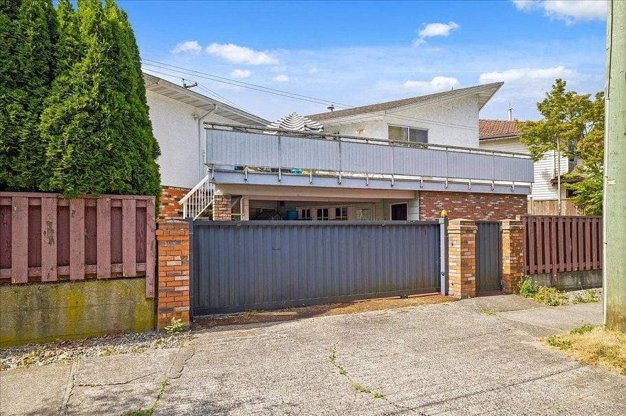 2095 E 31st Avenue Vancouver, BC - 26