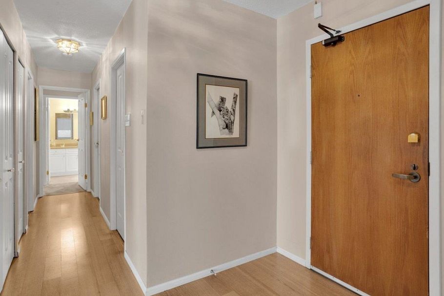 206 2140 Briar Avenue Vancouver, BC - 4