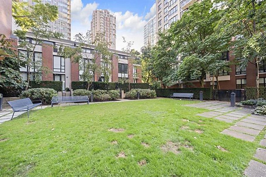 2403 928 Homer Street Vancouver, BC - 4