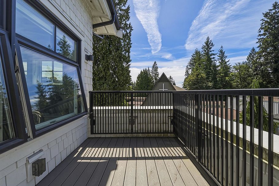 14 1133 Ridgewood Drive North Vancouver, BC - 17
