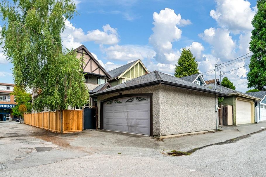 2088 W 42nd Avenue Vancouver, BC - 26