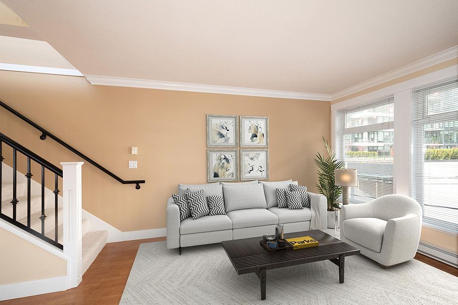304 152 E 12th Street North Vancouver, BC - 1