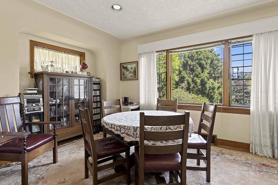 4355 W 3rd Avenue Vancouver, BC - 9