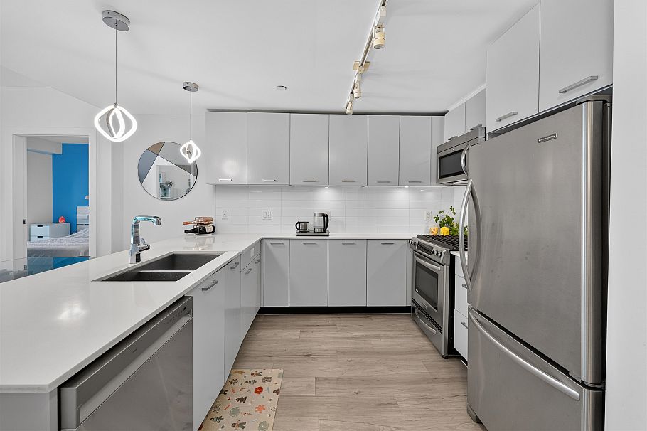 305 1177 Marine Drive North Vancouver, BC - 8