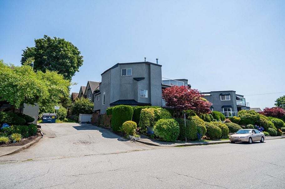 1416 Mahon Avenue North Vancouver, BC - 1