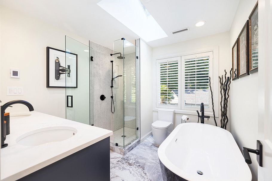 1018 W 19th Street North Vancouver, BC - 24