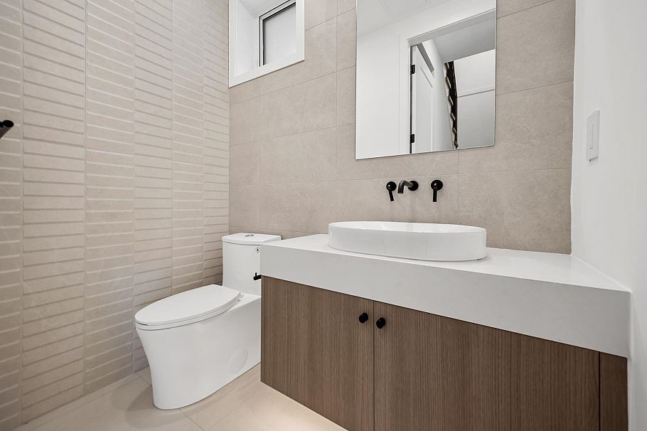 2- 2547 E 2nd Avenue Vancouver, BC - 17