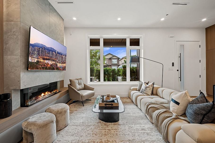 1- 2547 E 2nd Avenue Vancouver, BC - 1