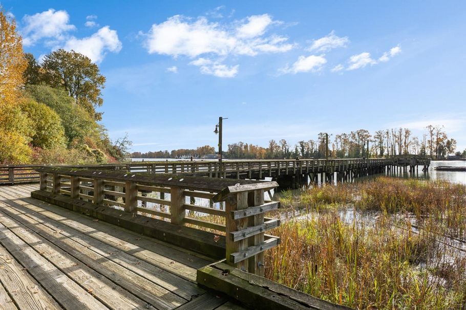 601 3281 E Kent Avenue North Vancouver, BC - 32