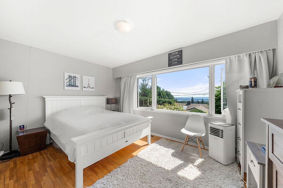 674 Blueridge Avenue North Vancouver, BC - 24