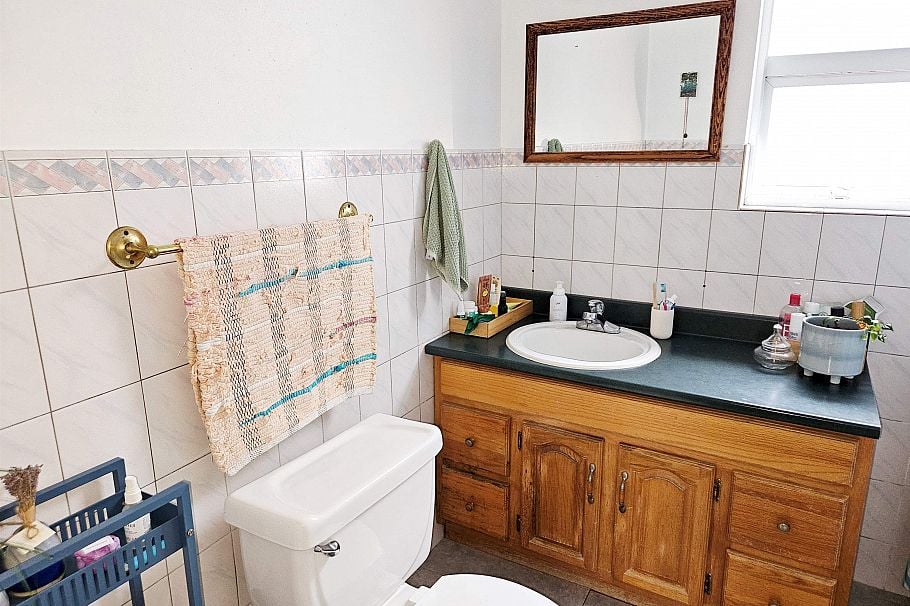 2834 Victoria Drive Vancouver, BC - 10
