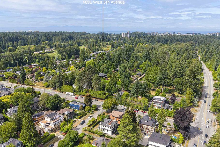 4691 W 5th Avenue Vancouver, BC - 32