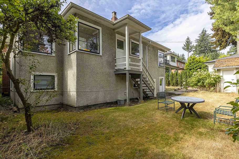 4691 W 5th Avenue Vancouver, BC - 20
