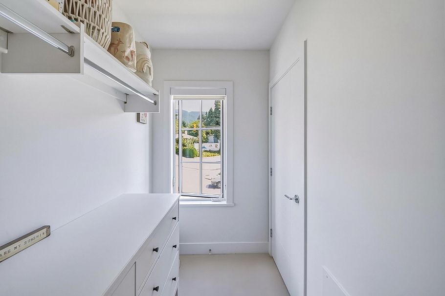 14 1133 Ridgewood Drive North Vancouver, BC - 24
