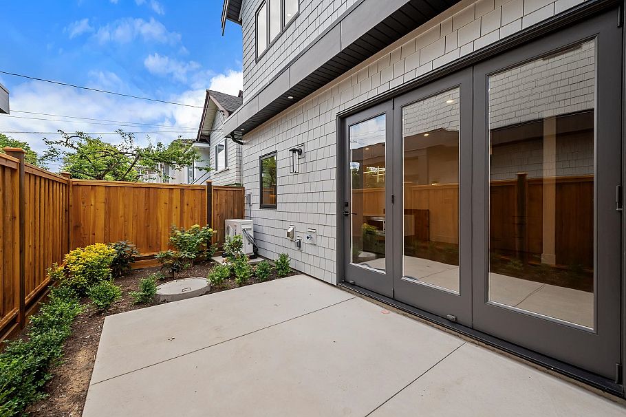 2- 2547 E 2nd Avenue Vancouver, BC - 21
