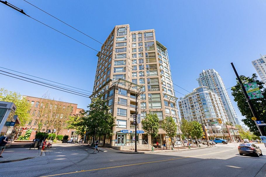 1304 283 Davie Street Vancouver, BC - 2