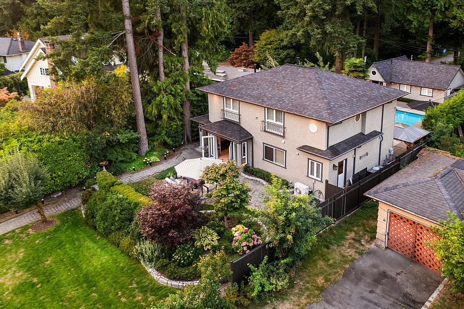 1018 W 19th Street North Vancouver, BC - 1