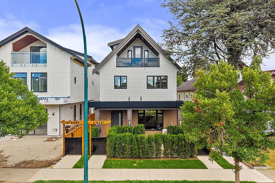 2- 2547 E 2nd Avenue Vancouver, BC - 2