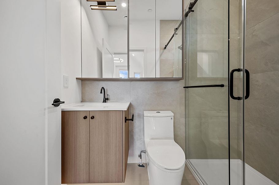 2- 2547 E 2nd Avenue Vancouver, BC - 37