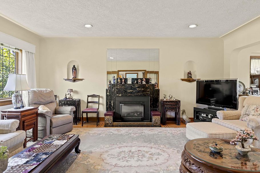 4355 W 3rd Avenue Vancouver, BC - 6