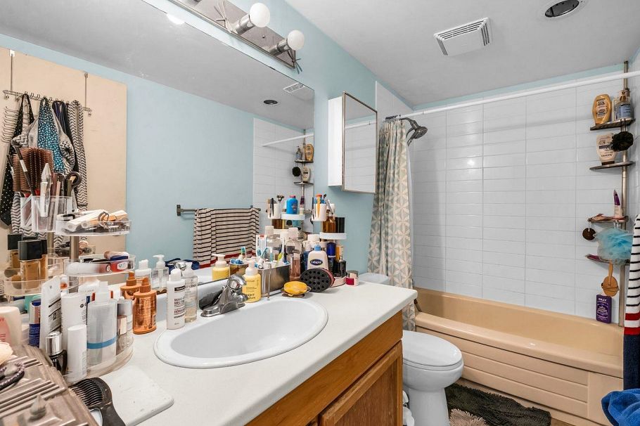 1330 W 7th Avenue Vancouver, BC - 13