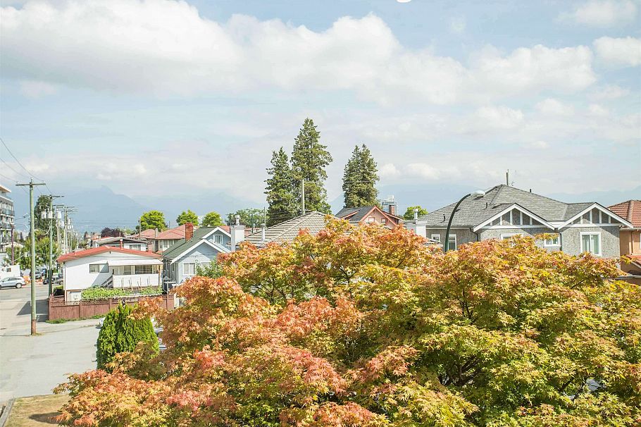 2028 E 42nd Avenue Vancouver, BC - 26