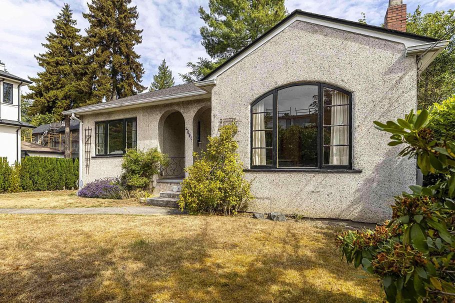 4691 W 5th Avenue Vancouver, BC - 4