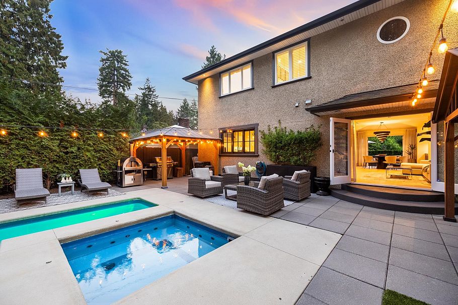 1018 W 19th Street North Vancouver, BC - 39