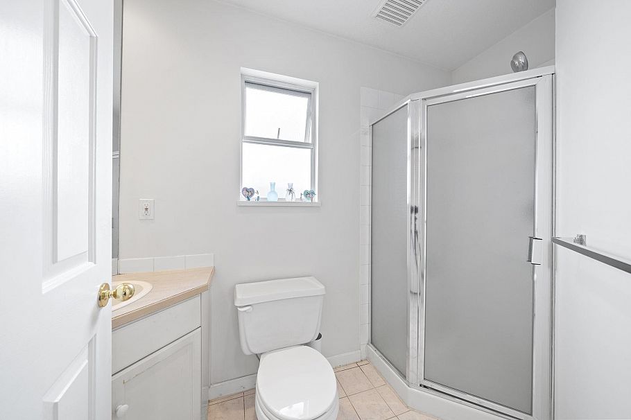 1855 E 53rd Avenue Vancouver, BC - 14