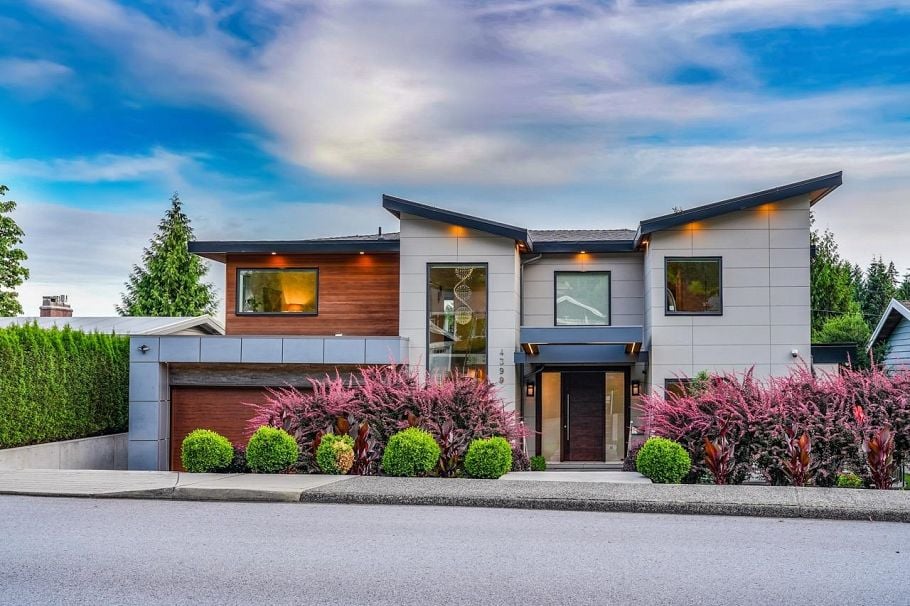 4399 Highland Boulevard North Vancouver, BC - 2