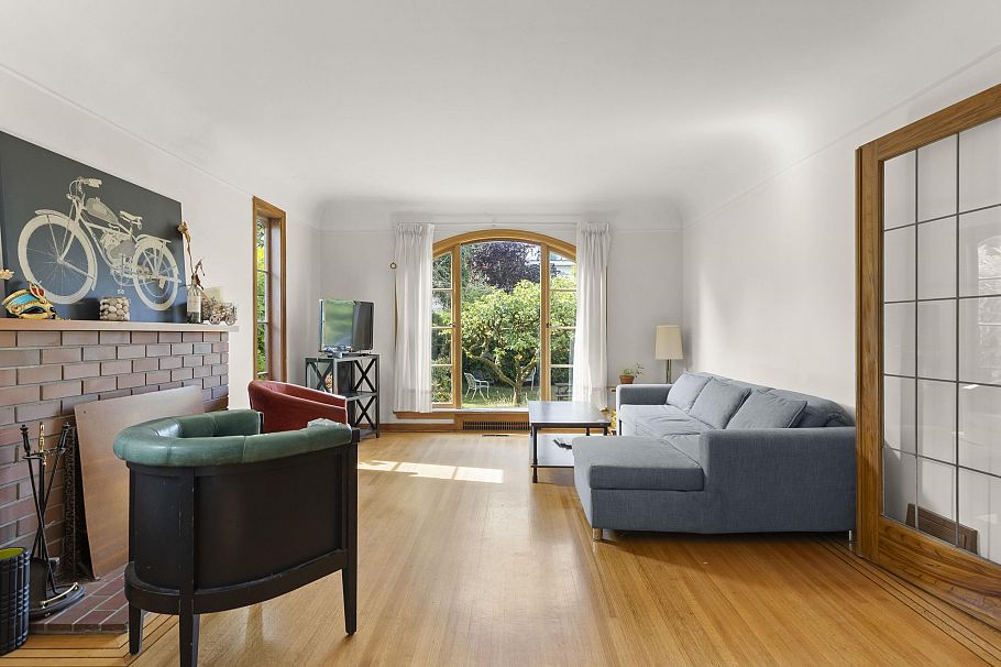 4691 W 5th Avenue Vancouver, BC - 7