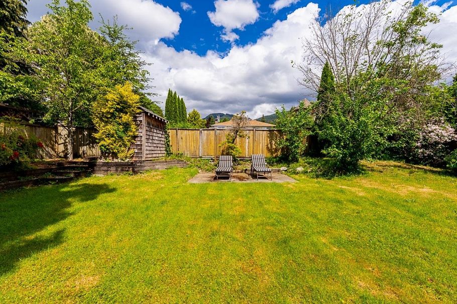 264 W Queens Road North Vancouver, BC - 30