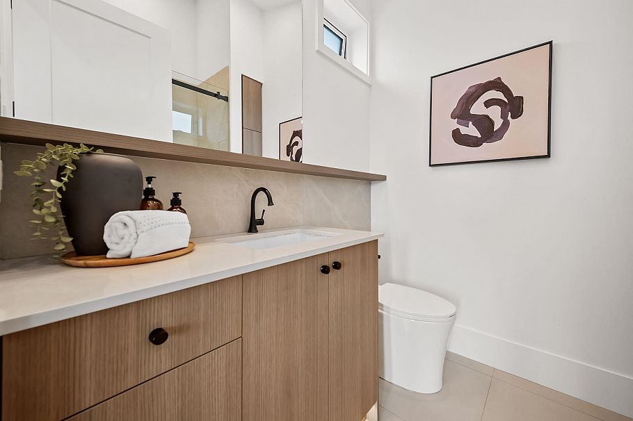 1- 2547 E 2nd Avenue Vancouver, BC - 34