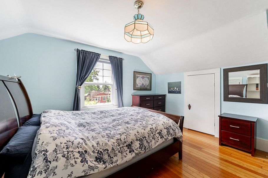 264 W Queens Road North Vancouver, BC - 15