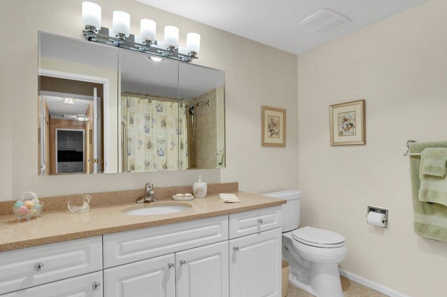 206 2140 Briar Avenue Vancouver, BC - 17
