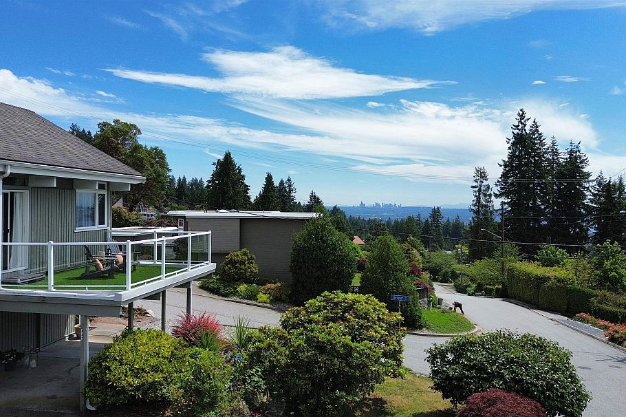 442 Monteray Avenue North Vancouver, BC - 30