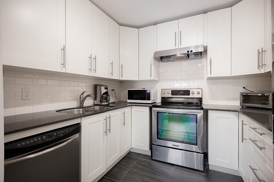 215 251 W 4th Street North Vancouver, BC - 12