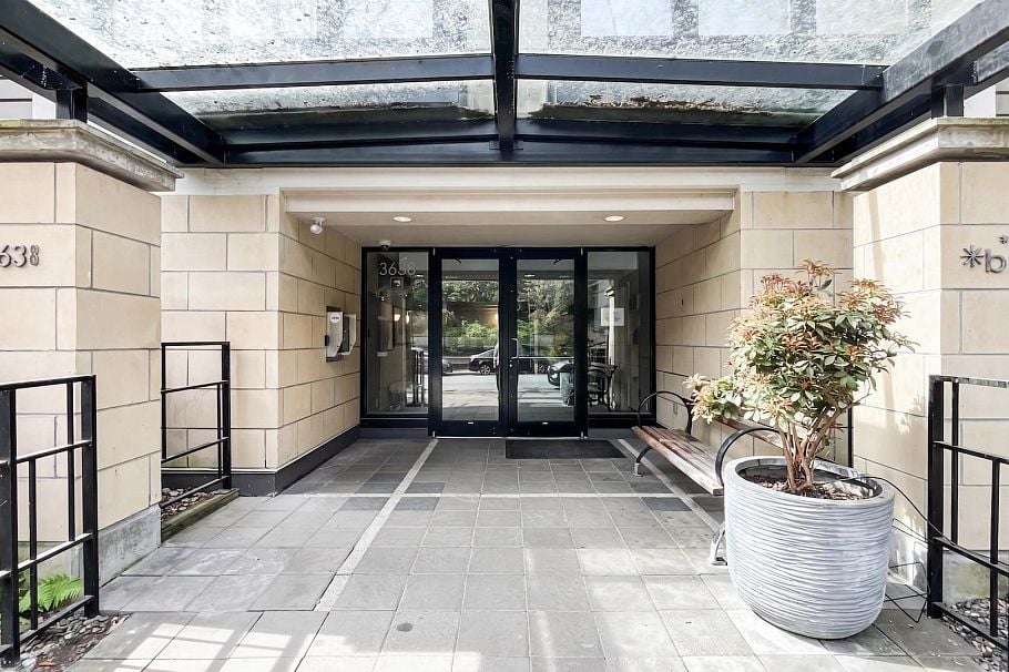 305 3638 Vanness Avenue Vancouver, BC - 23