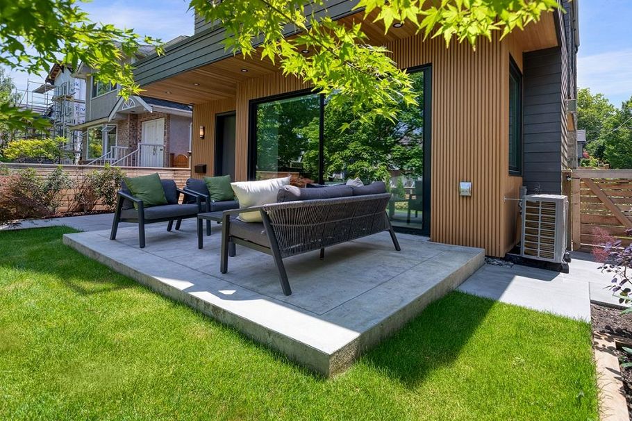 396 W 21st Avenue Vancouver, BC - 29