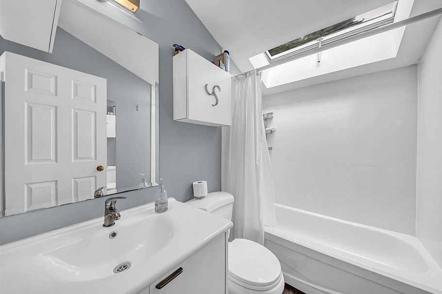 2474 East 5th Avenue Vancouver, BC - 19