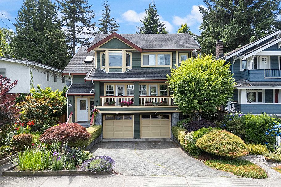 3608 W 7th Avenue Vancouver, BC - 2