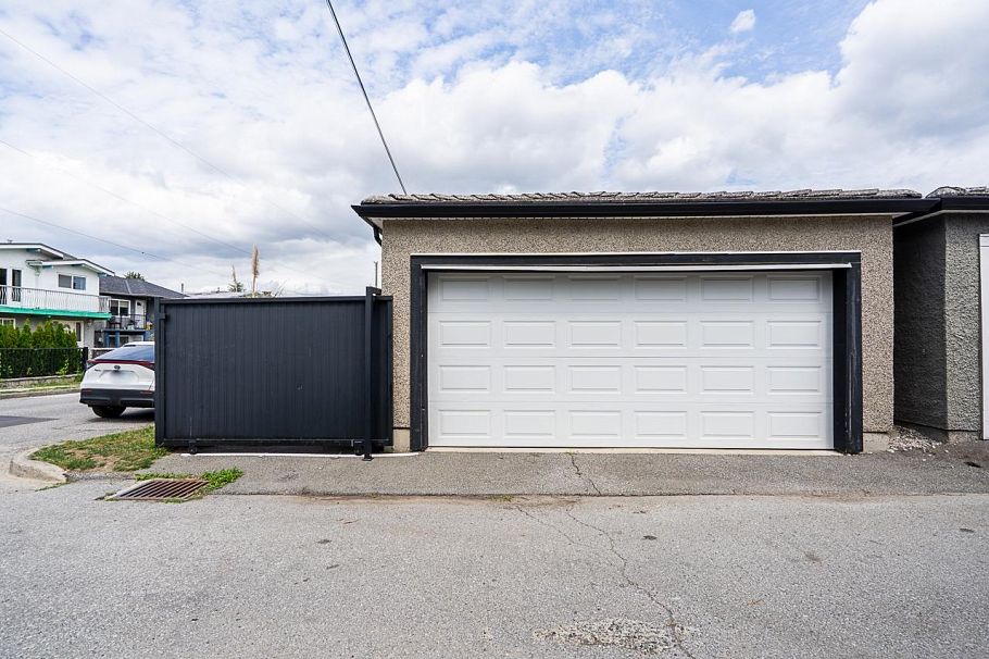 1606 E 29th Avenue Vancouver, BC - 39